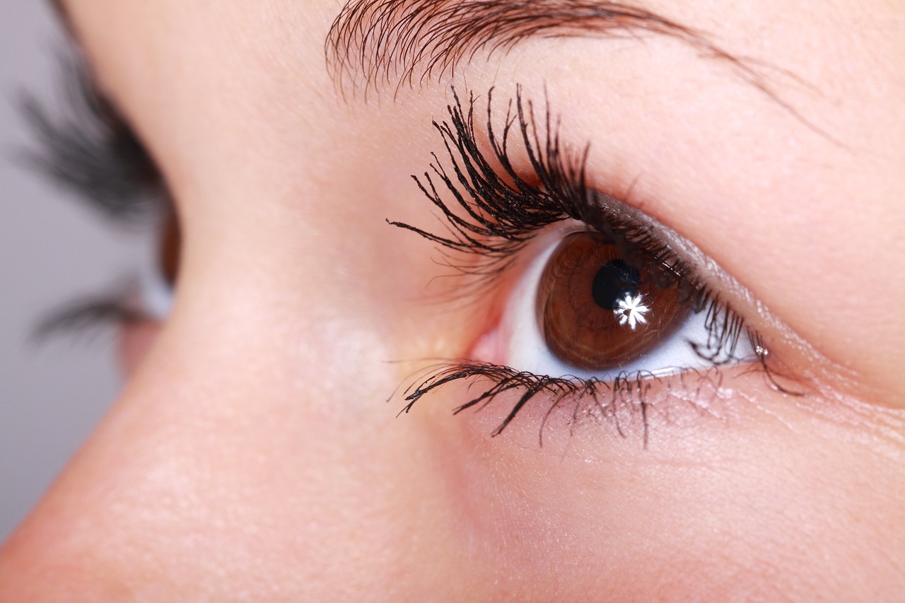 How to Make Your Eyelashes Look Longer and Fuller