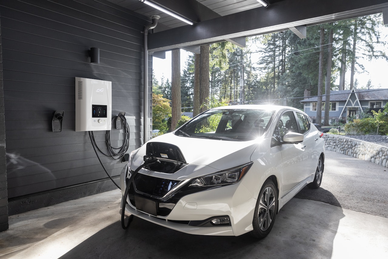 Pros and Cons of Buying and Owning an Electric Car